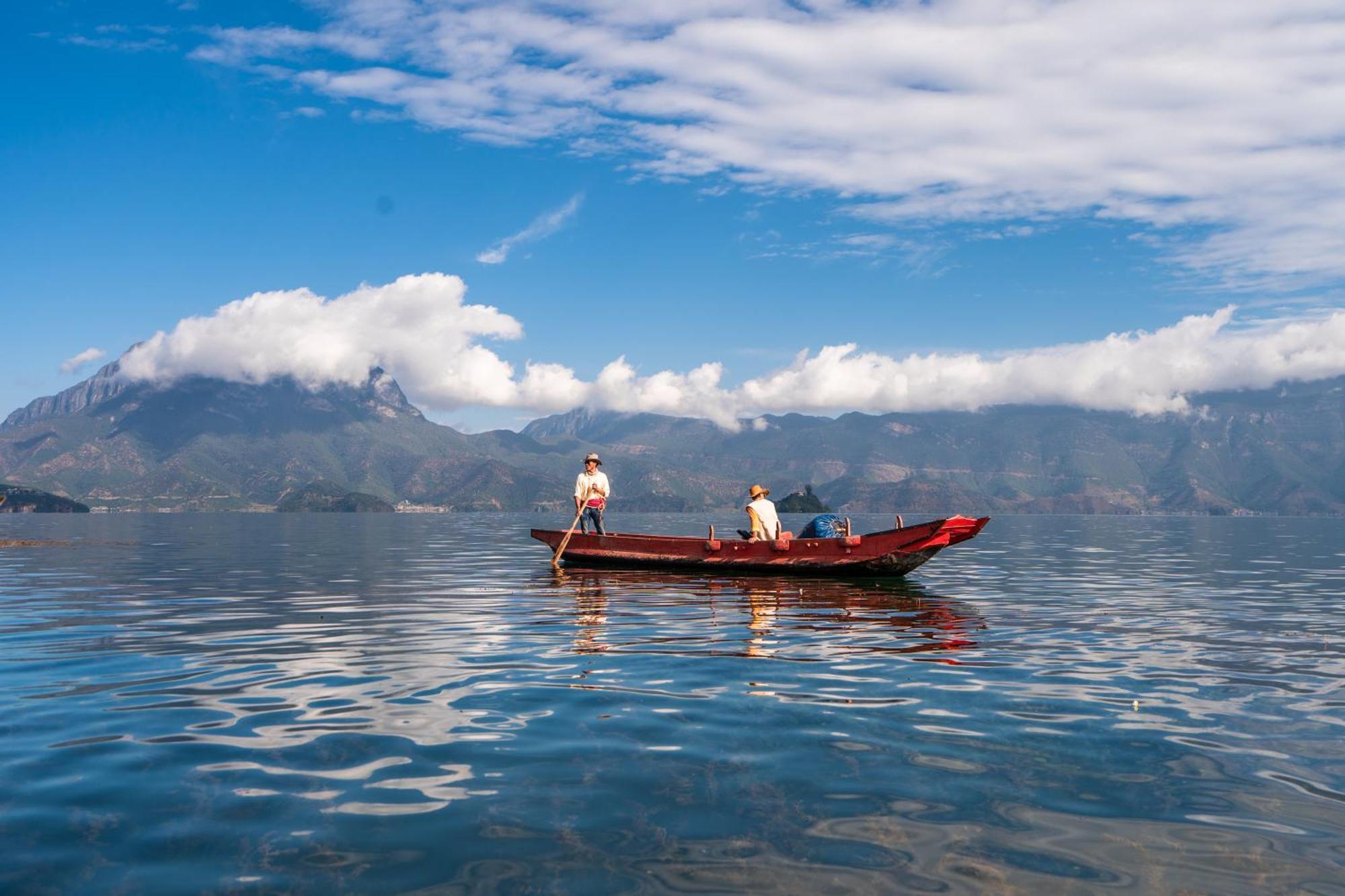 Hotel Indigo Lugu Lake By Ihg Lijiang  Exteriör bild