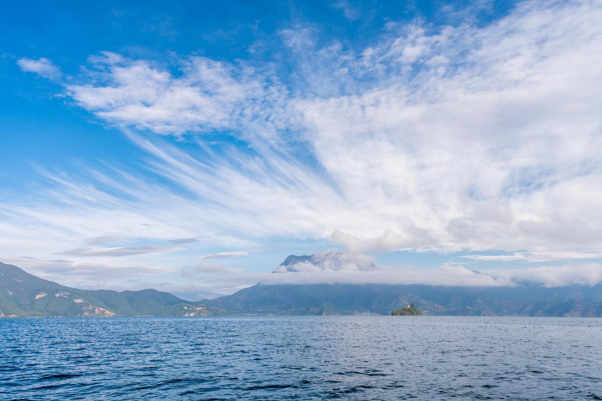 Hotel Indigo Lugu Lake By Ihg Lijiang  Exteriör bild