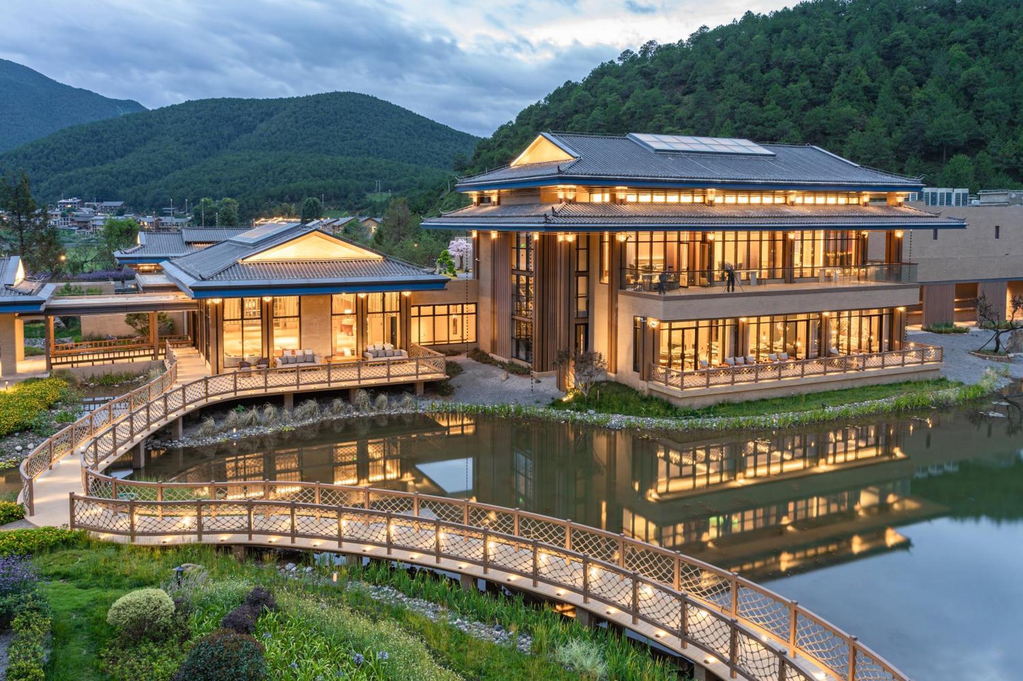 Hotel Indigo Lugu Lake By Ihg Lijiang  Exteriör bild
