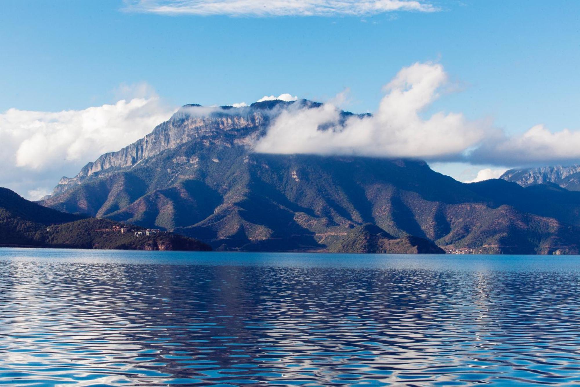 Hotel Indigo Lugu Lake By Ihg Lijiang  Exteriör bild
