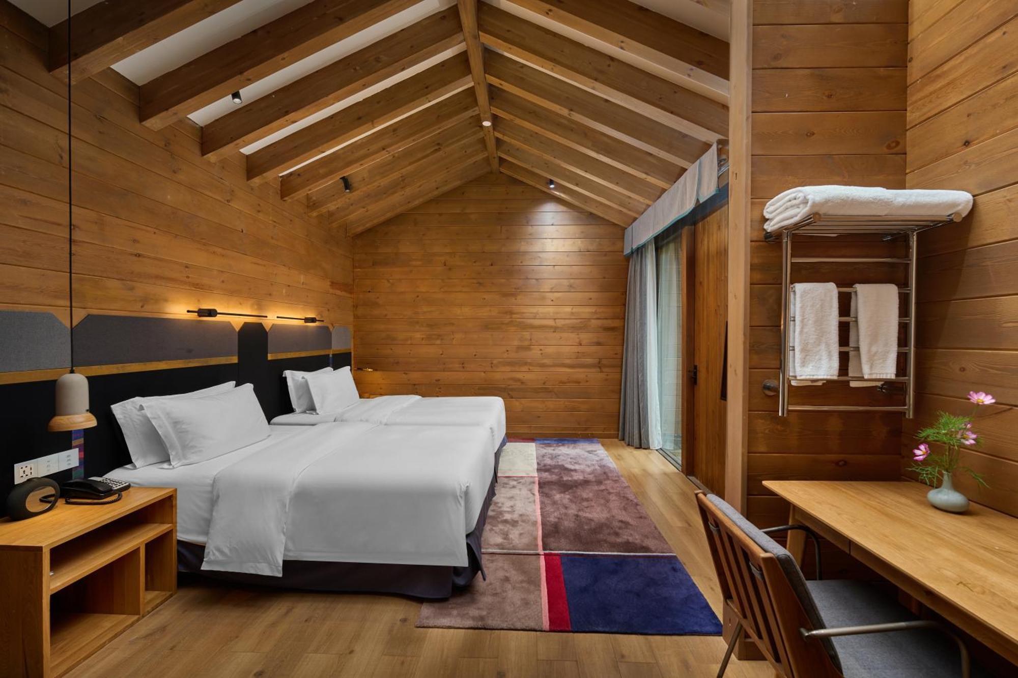 Hotel Indigo Lugu Lake By Ihg Lijiang  Exteriör bild