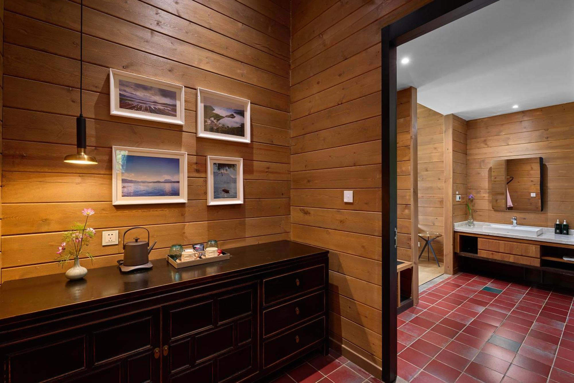 Hotel Indigo Lugu Lake By Ihg Lijiang  Exteriör bild