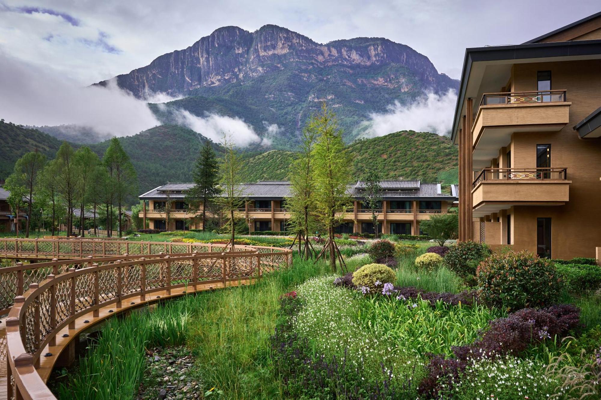 Hotel Indigo Lugu Lake By Ihg Lijiang  Exteriör bild