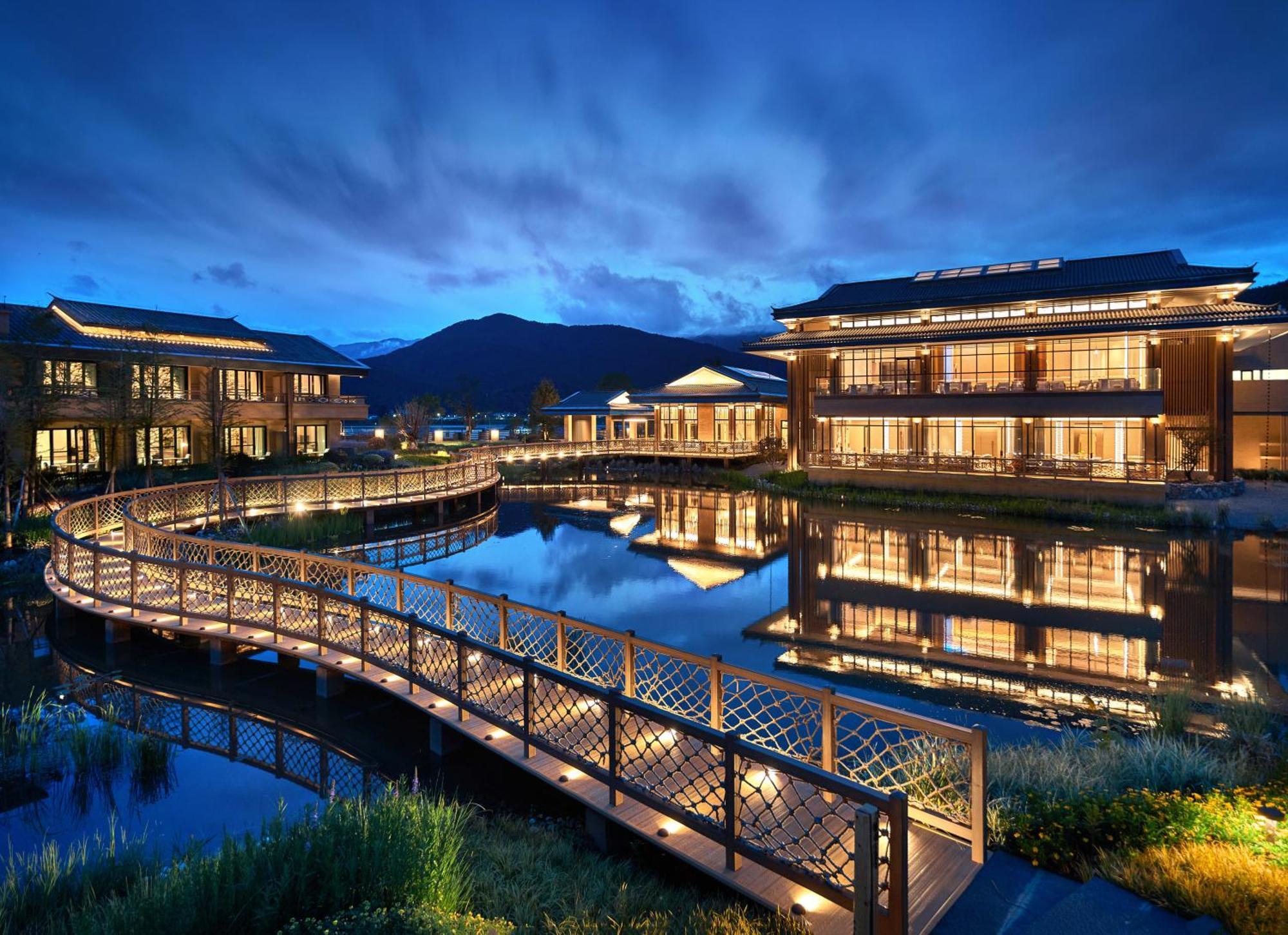 Hotel Indigo Lugu Lake By Ihg Lijiang  Exteriör bild