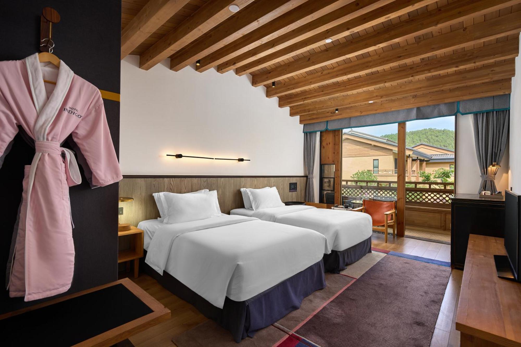 Hotel Indigo Lugu Lake By Ihg Lijiang  Exteriör bild