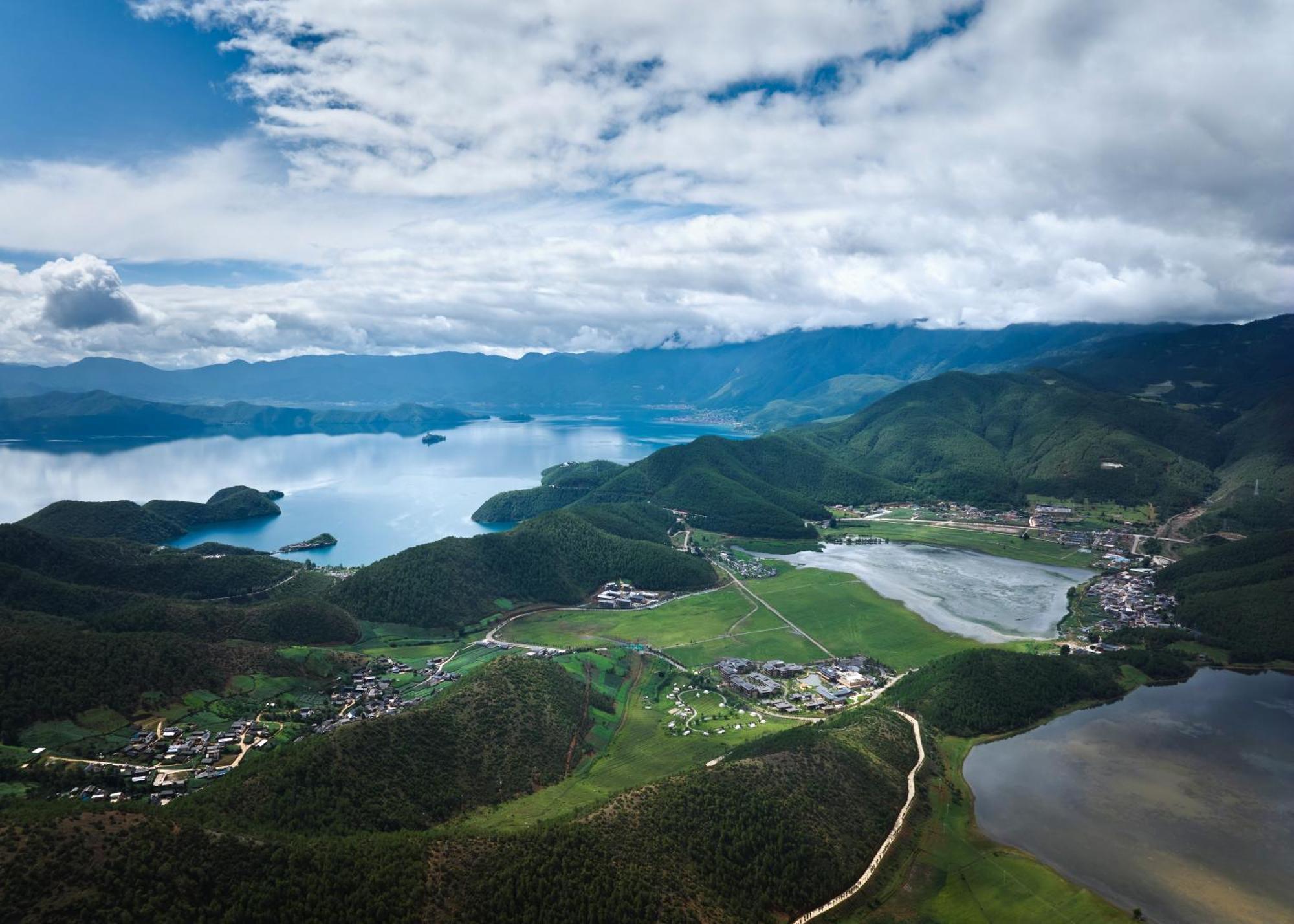 Hotel Indigo Lugu Lake By Ihg Lijiang  Exteriör bild
