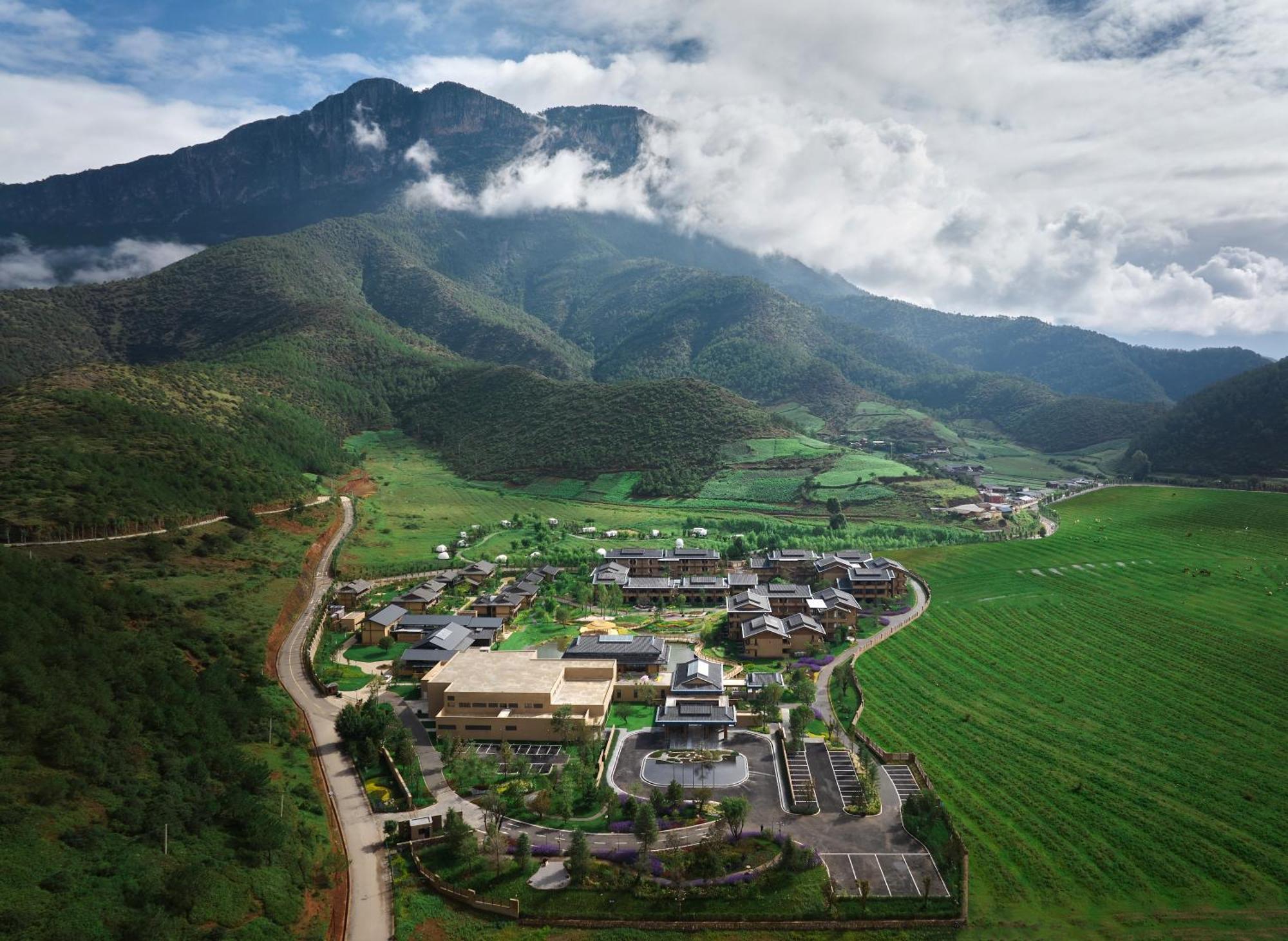 Hotel Indigo Lugu Lake By Ihg Lijiang  Exteriör bild