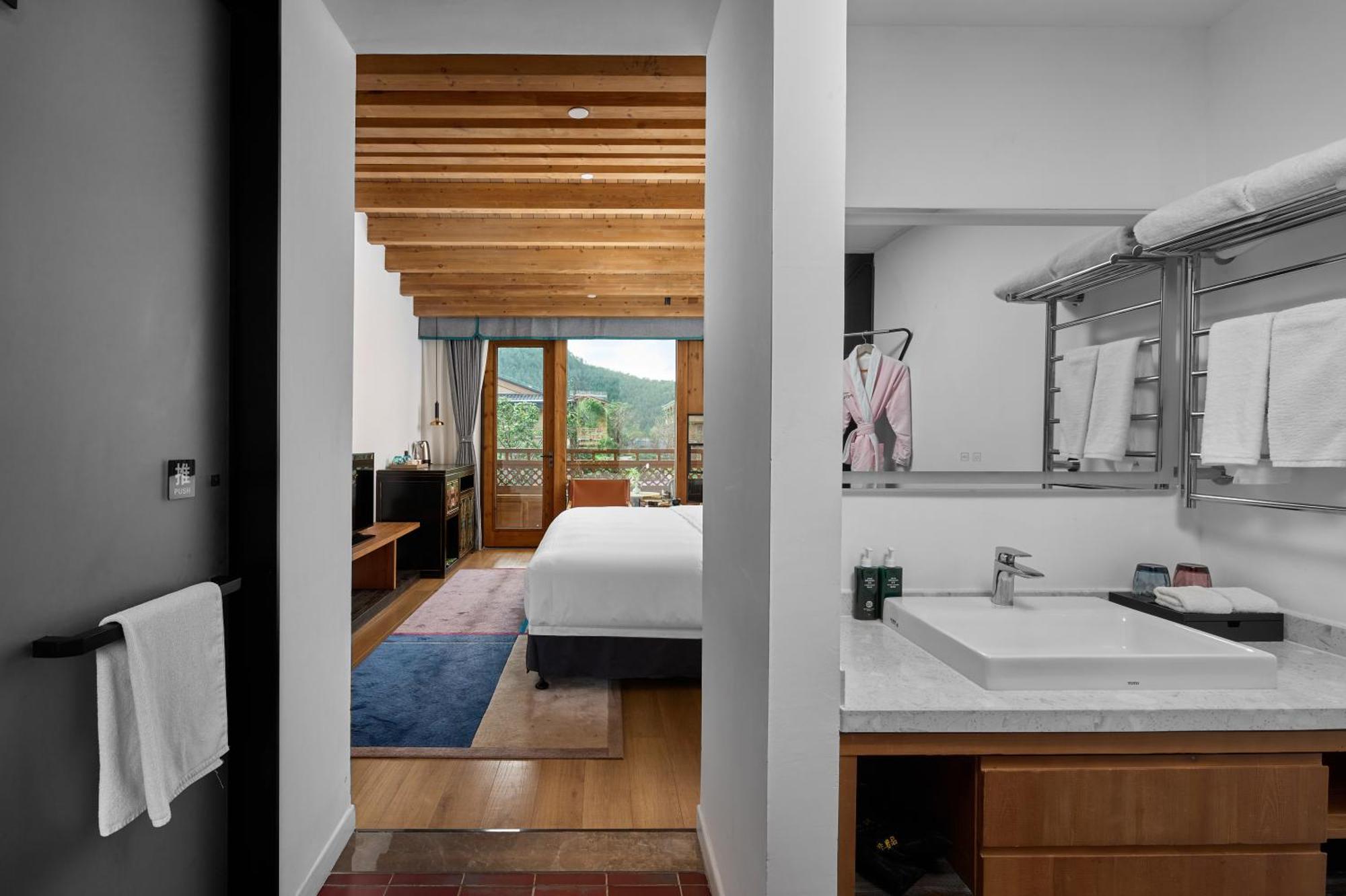 Hotel Indigo Lugu Lake By Ihg Lijiang  Exteriör bild