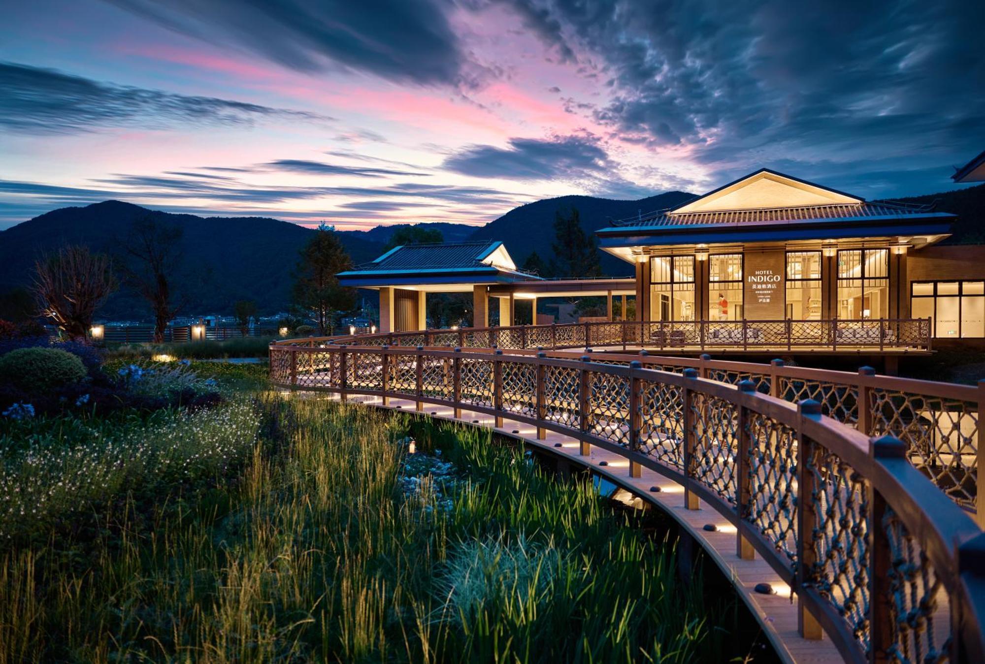 Hotel Indigo Lugu Lake By Ihg Lijiang  Exteriör bild