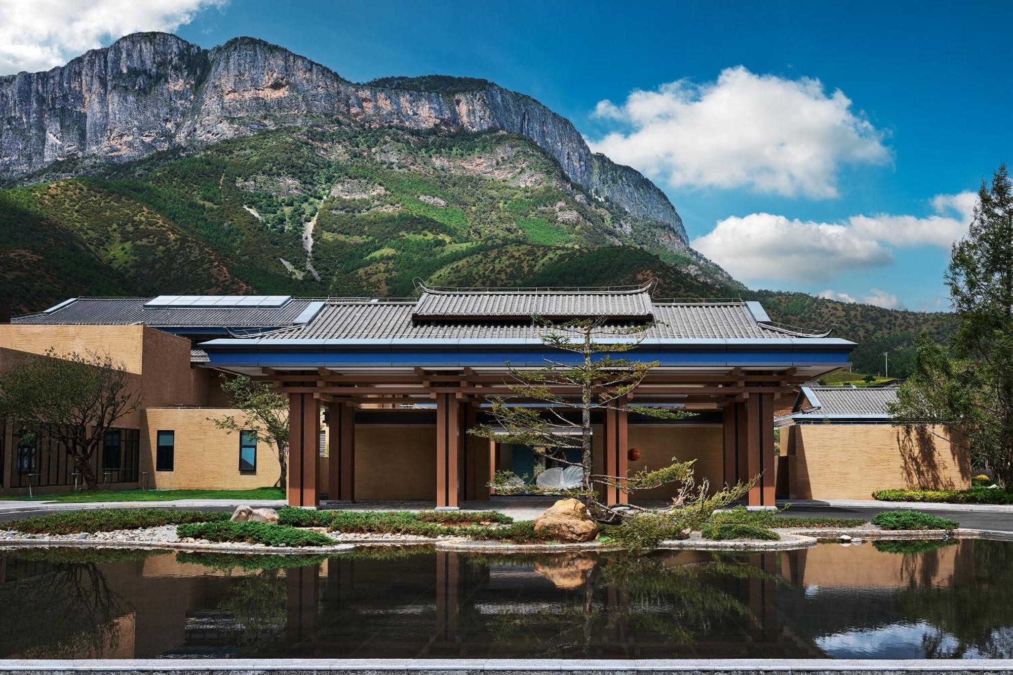 Hotel Indigo Lugu Lake By Ihg Lijiang  Exteriör bild