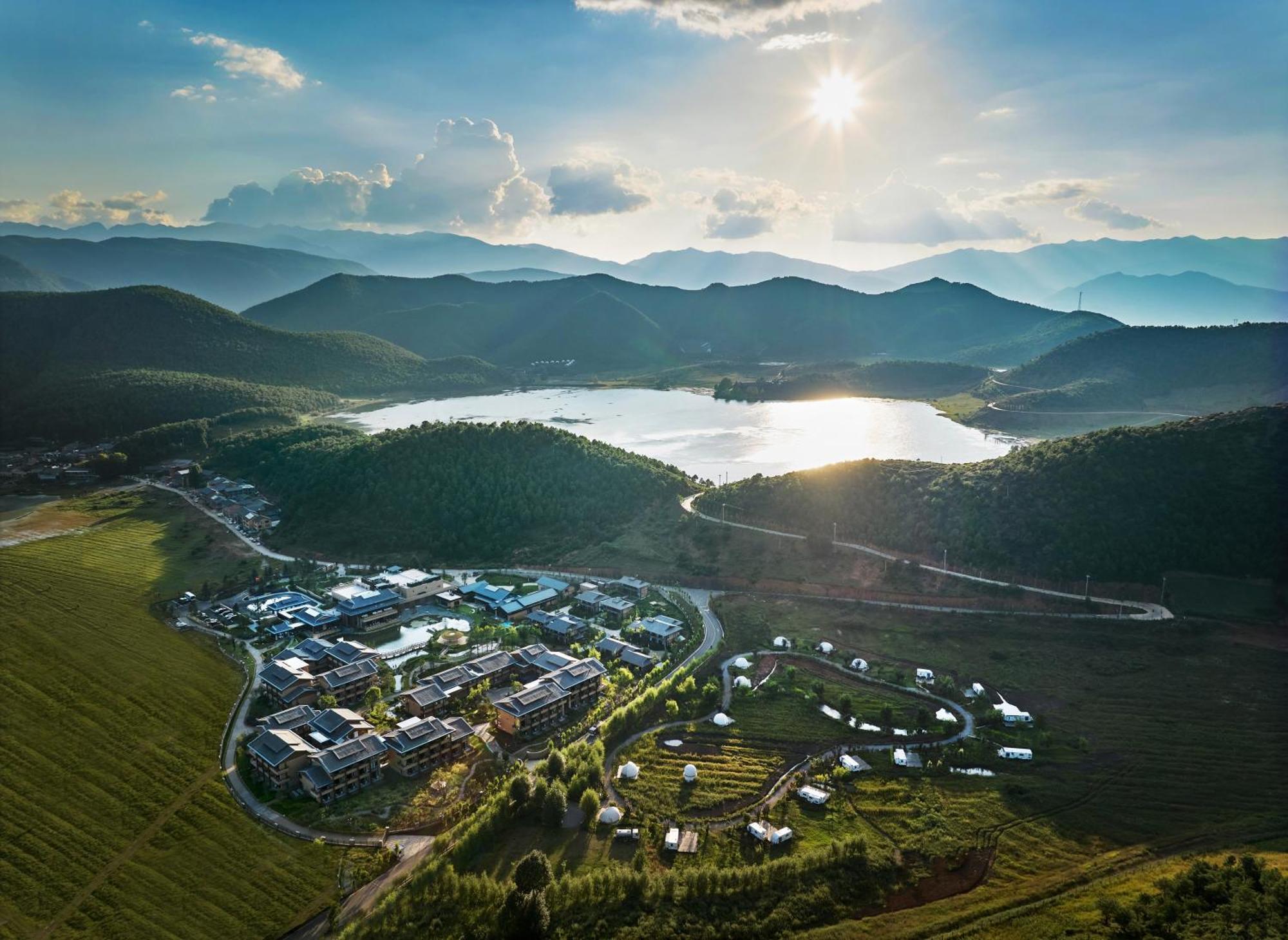 Hotel Indigo Lugu Lake By Ihg Lijiang  Exteriör bild
