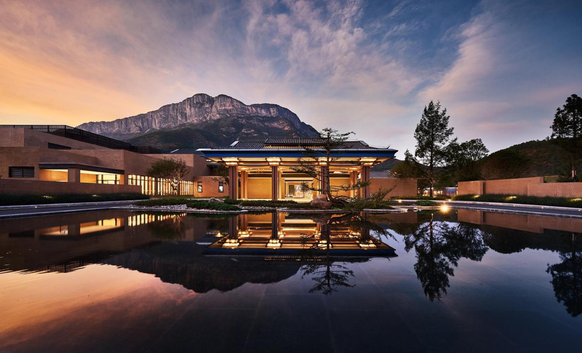 Hotel Indigo Lugu Lake By Ihg Lijiang  Exteriör bild