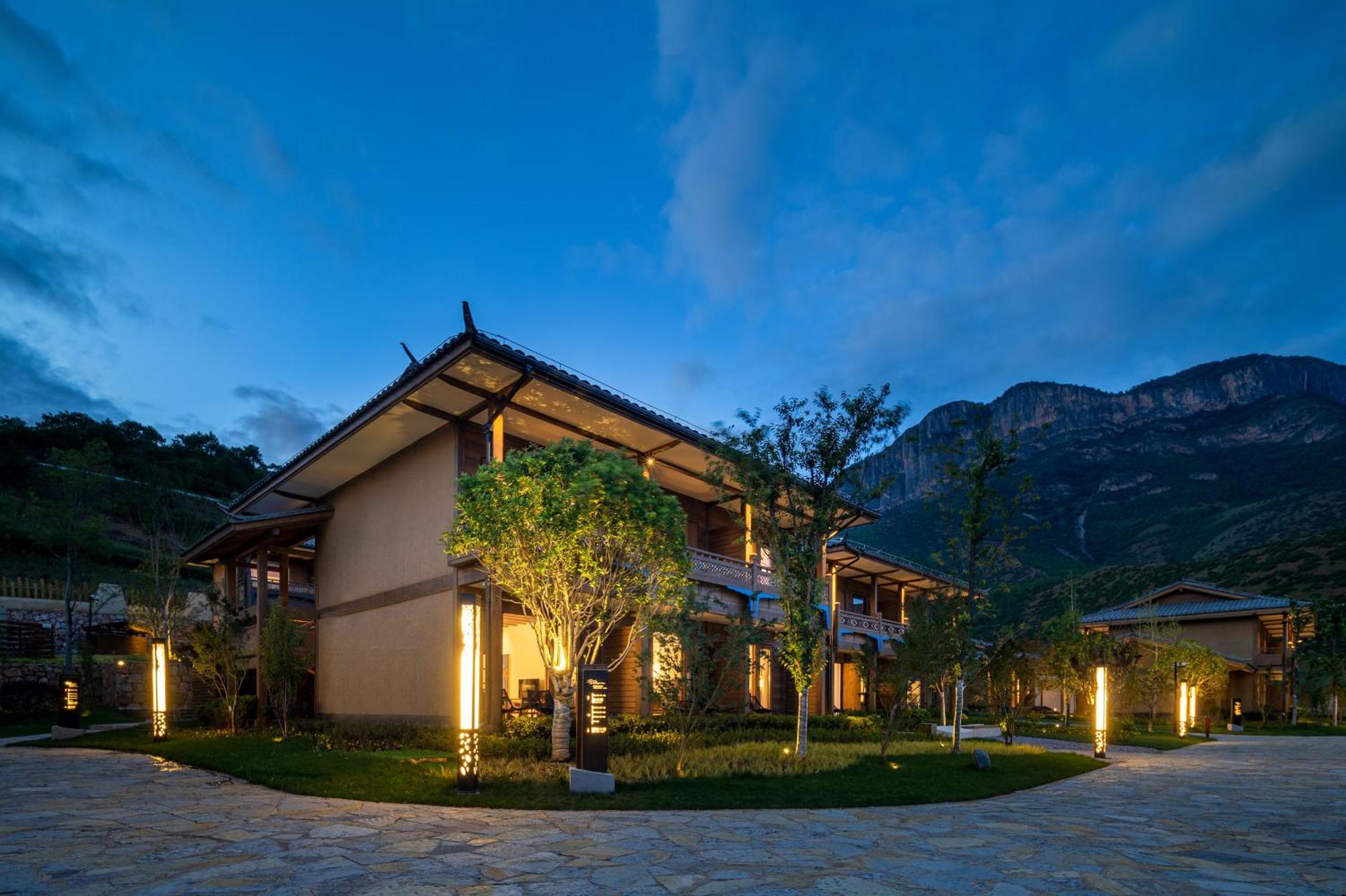 Hotel Indigo Lugu Lake By Ihg Lijiang  Exteriör bild