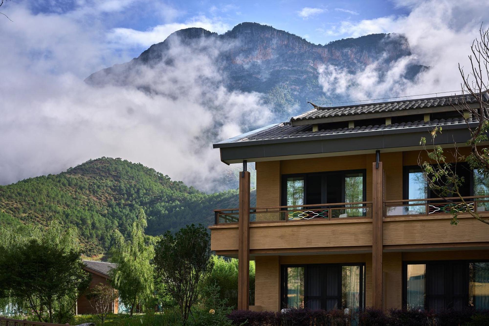 Hotel Indigo Lugu Lake By Ihg Lijiang  Exteriör bild