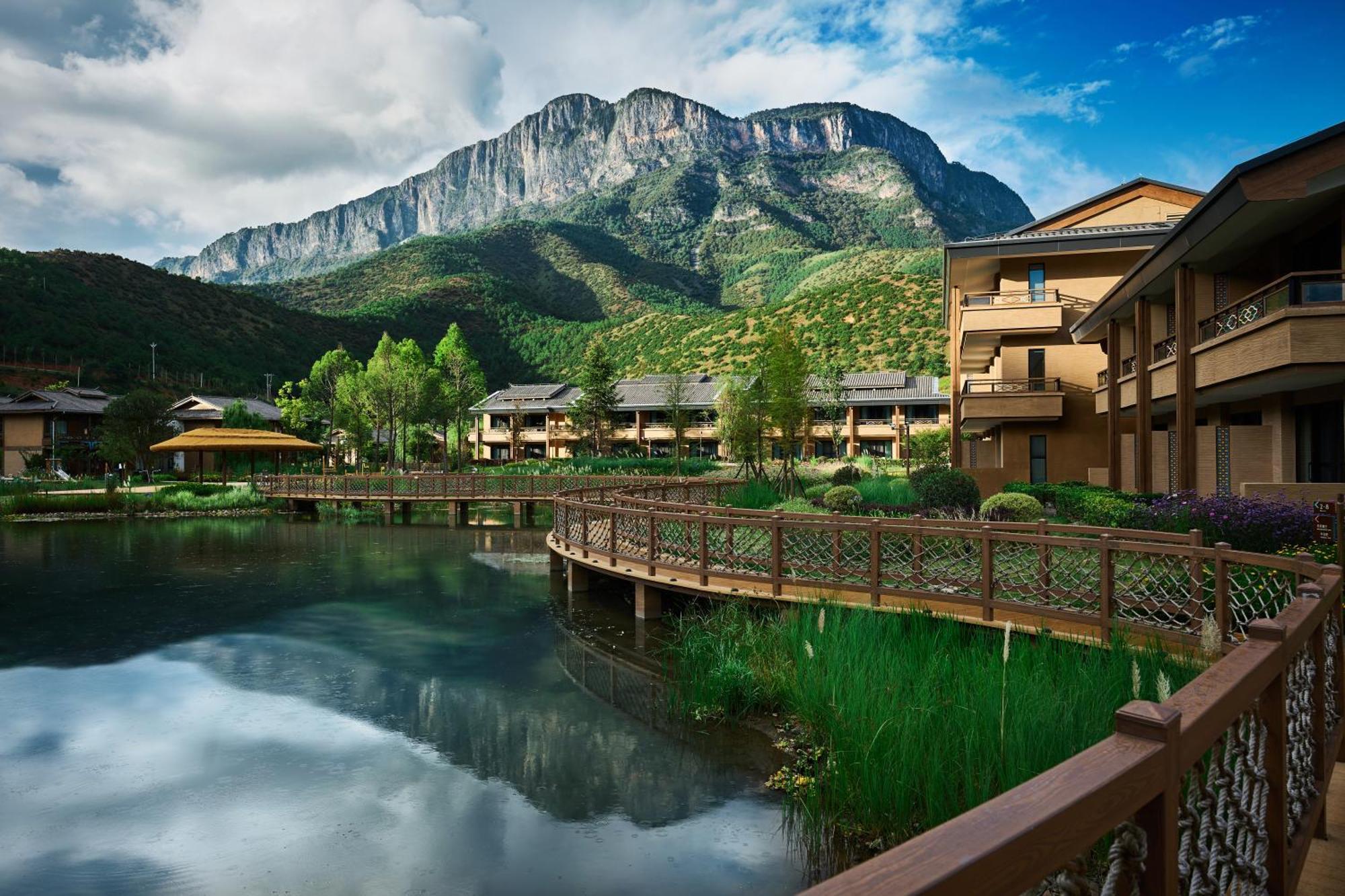 Hotel Indigo Lugu Lake By Ihg Lijiang  Exteriör bild
