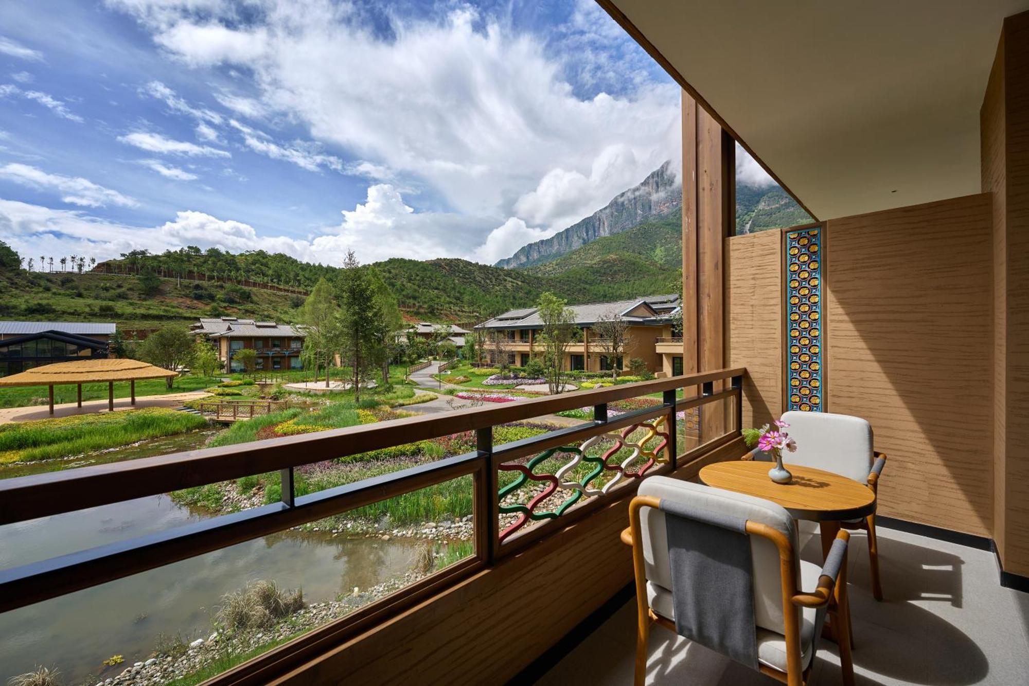 Hotel Indigo Lugu Lake By Ihg Lijiang  Exteriör bild