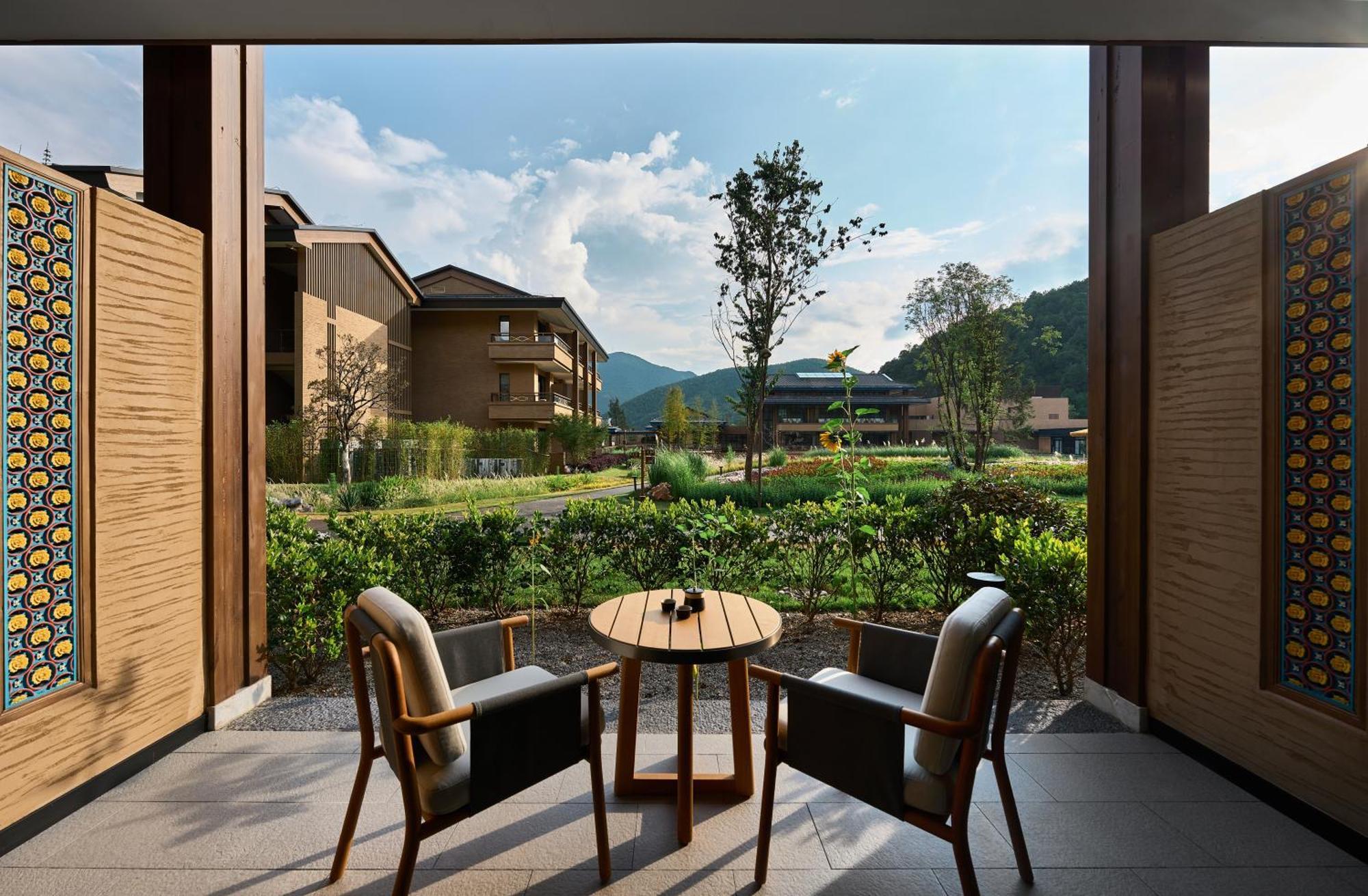 Hotel Indigo Lugu Lake By Ihg Lijiang  Exteriör bild